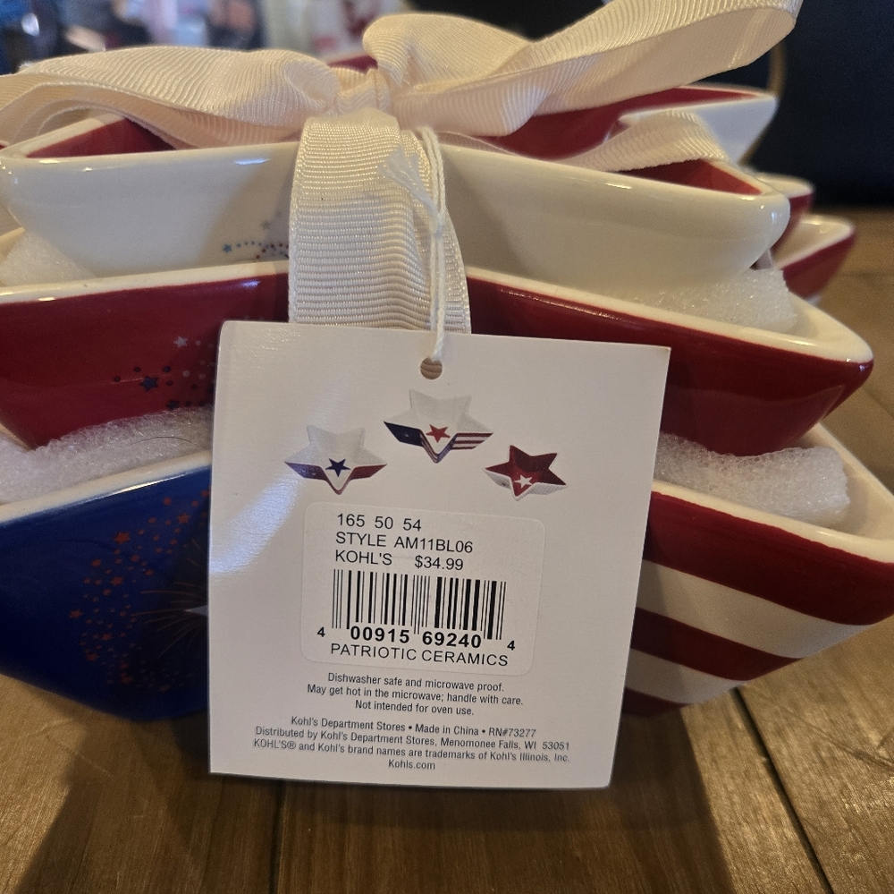 Red, White, and Blue Star-Shaped Patriotic Ceramics Holiday Bowls - New - Picture 2 of 5
